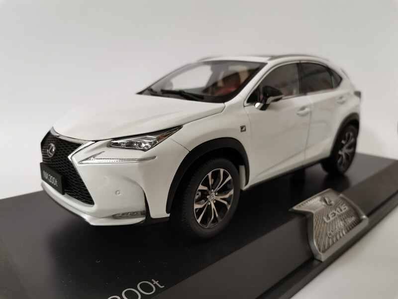 Lexus NX 200t コレクターズエディション 1/18スケール ホワイト 1/18 Scale LEXUS NX 200T SUV White Diecast Car ModelToy
