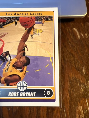 Baloncesto Kobe Bryant 2006-07 Topps #8 Salón de la fama Los Angeles Lakers casi nuevo-como nuevo - Imagen 2 de 6