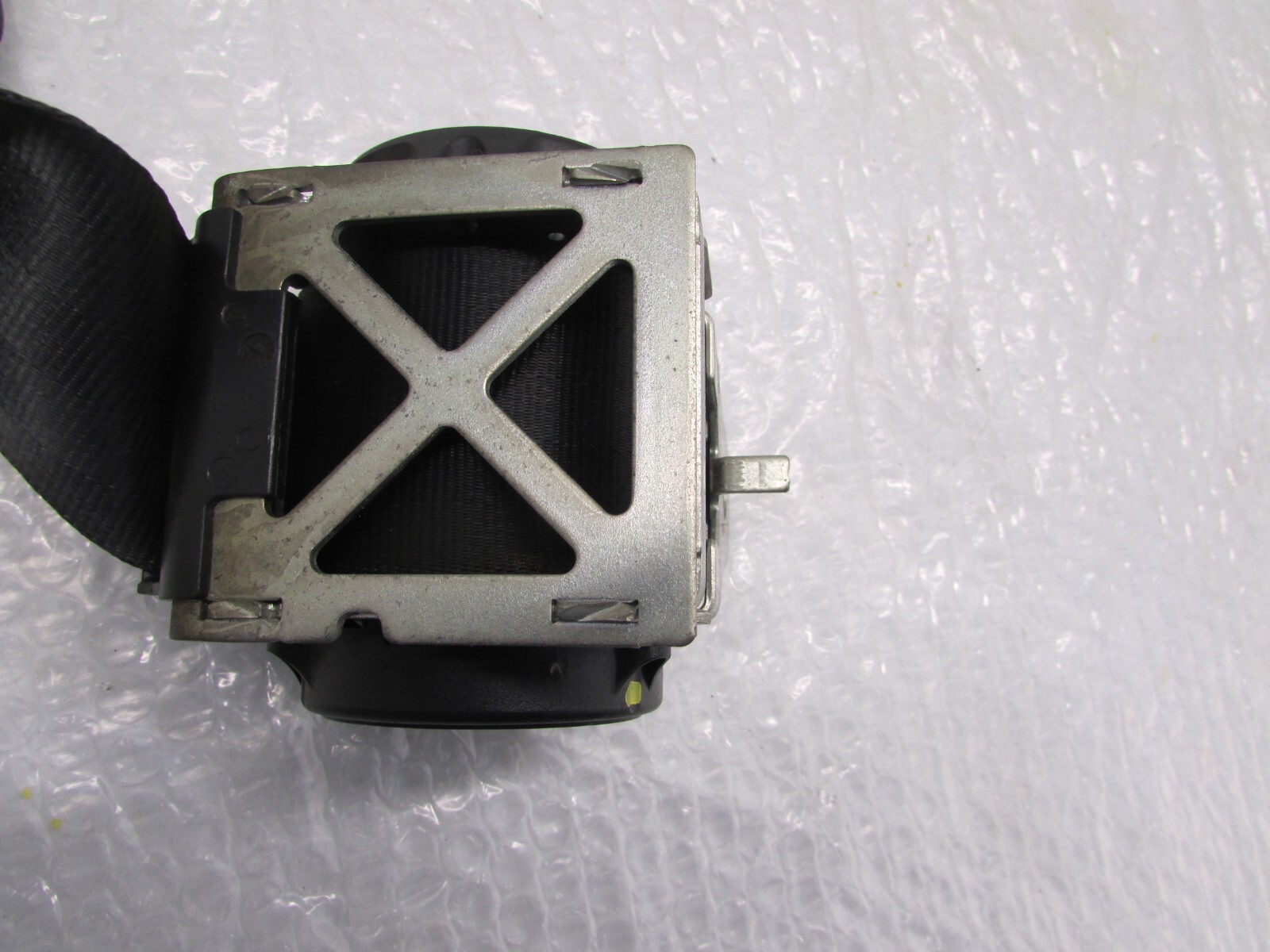2014-2017 MASERATI QUATTROPORTE REAR CENTER MIDDLE SEATBELT RETRACTOR 6700125100