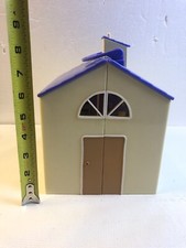 Peppa Pig Jazwares House Playse Bell School House  schoolhouse fold n carry Only