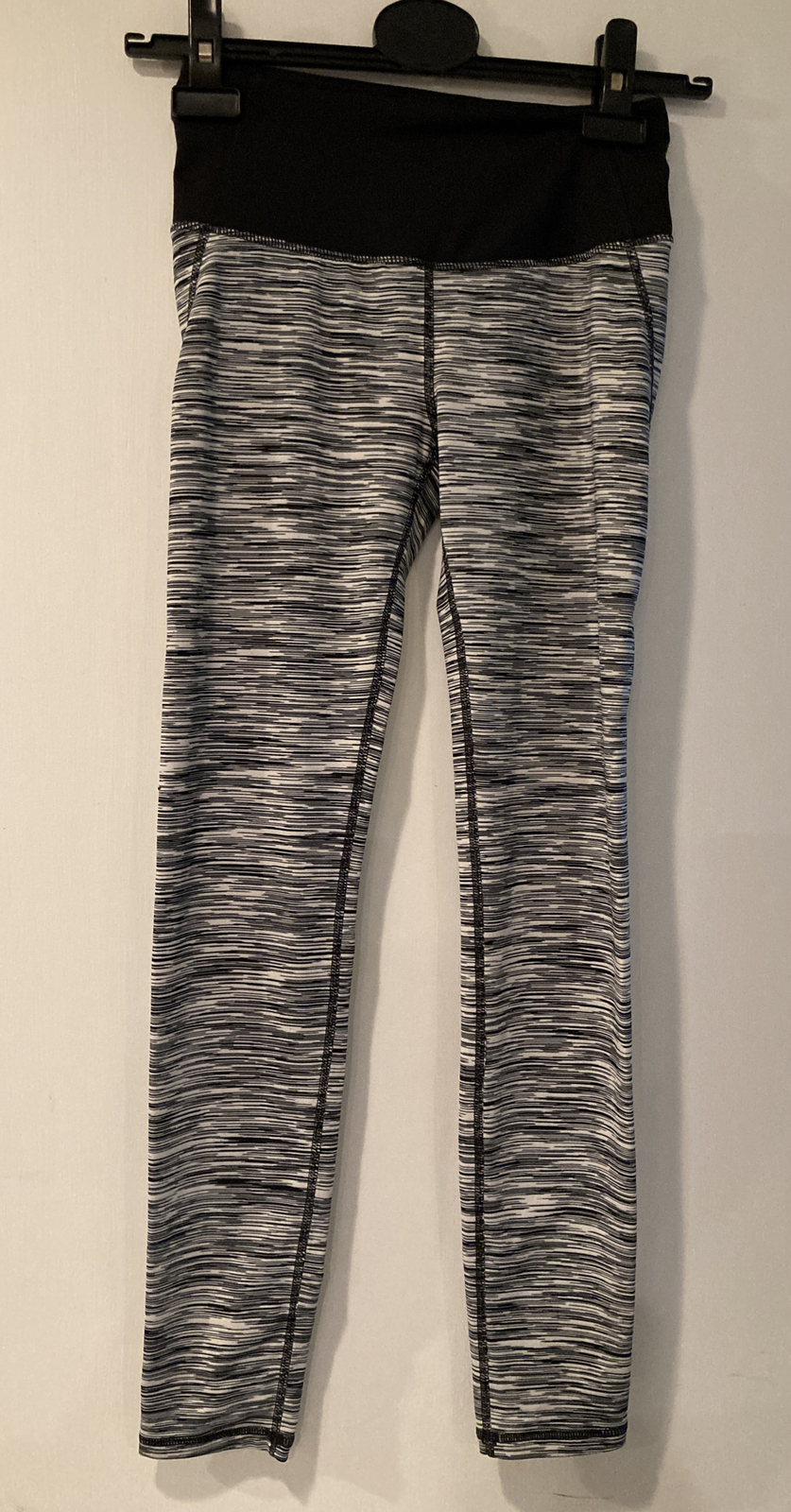 H & M sport black and white stripped leggings XS Gem