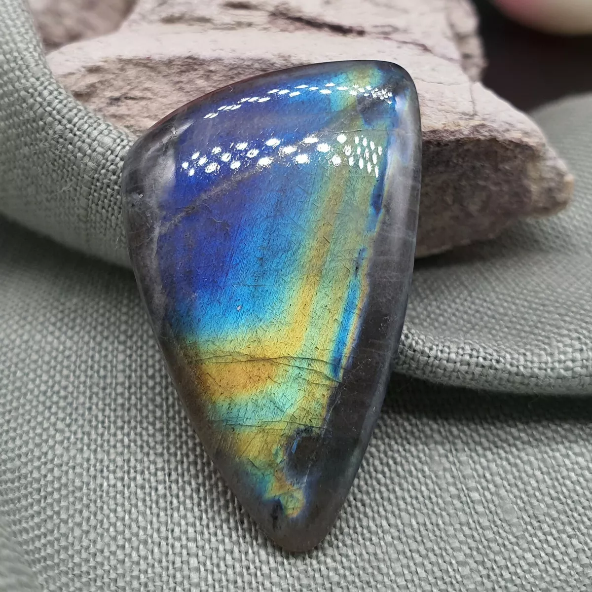 4 14g. Finnish purple Spectrolite Labradorite Multicolor Blue Gem