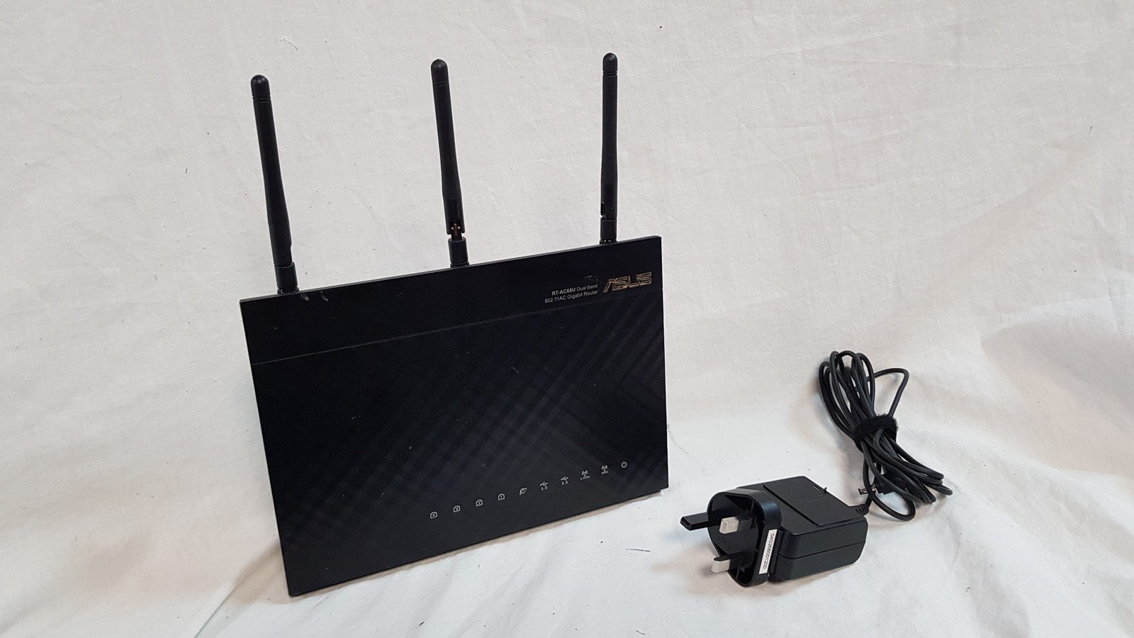 Asus rt-ac68u Wireless AC1900 Dual Band Gigabit Router with PSU