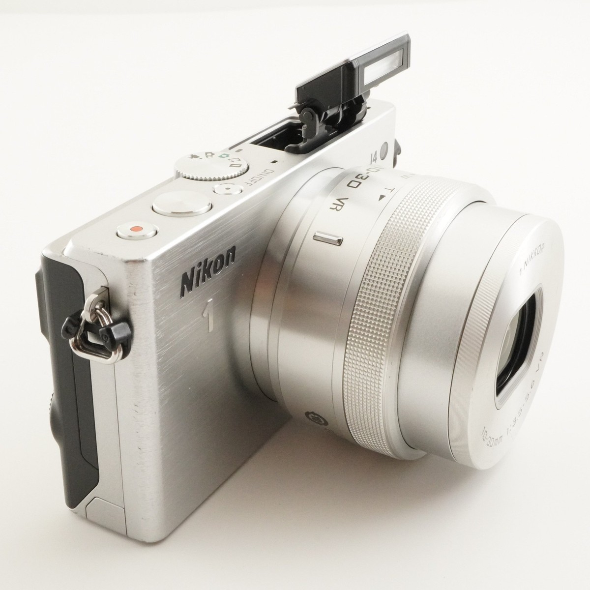 3,599 Shots] Nikon 1 J4 Silver + 1 NIKKOR 10-30mm +4GB microSD