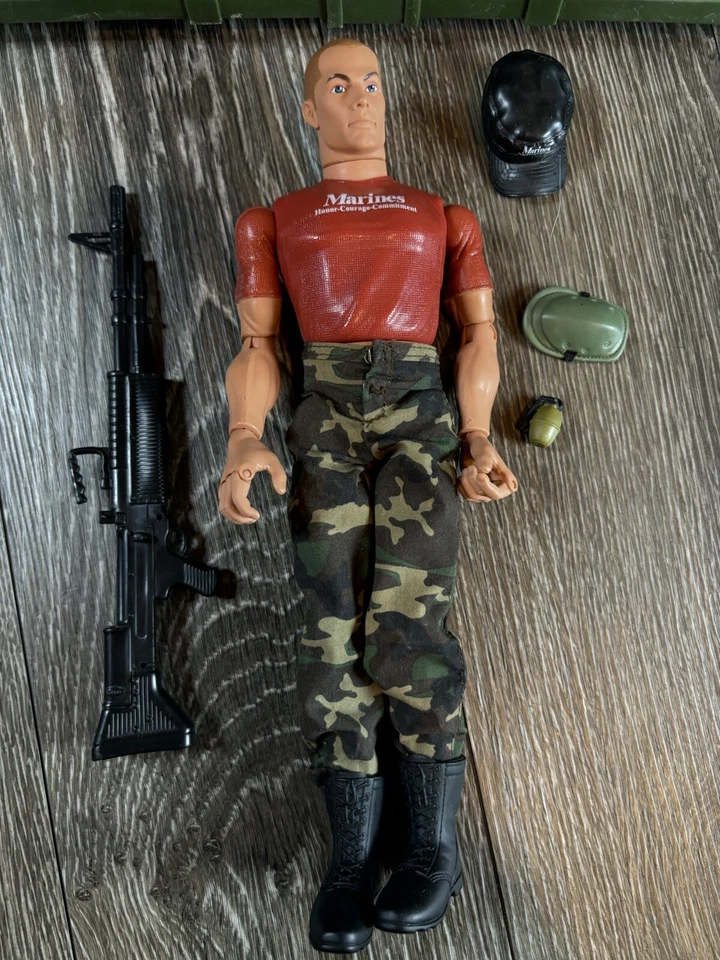 Vintage 1996 GI Joe Marine Figure With Case And Accessories Fun Helmet Camo Boot - Image 2 of 4
