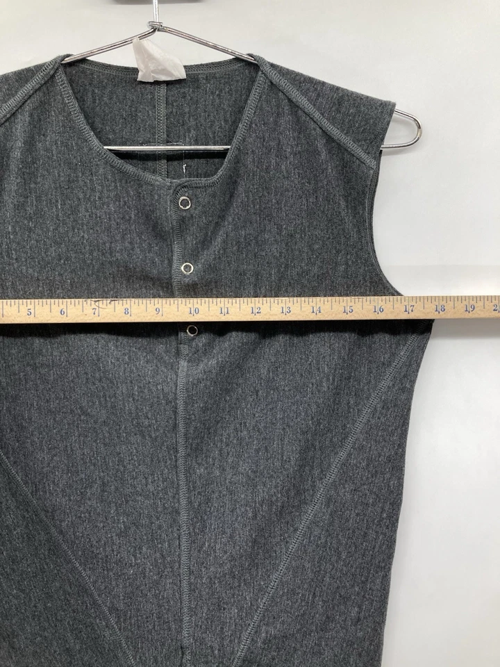 Body Mundo Único Hombre Gris Medio Botón a Presión Foto 3 de 4