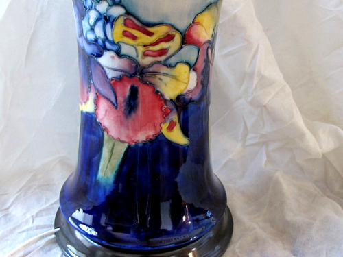 Moorcroft Pottery Bearded Iris Pattern Table Lamp Antique Rewired - Picture 5 of 13