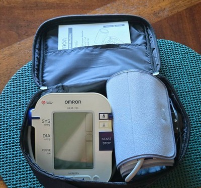 Omron HEM-780 Blood Pressure Meter Monitor with Arm Cuff Tested Works w/case