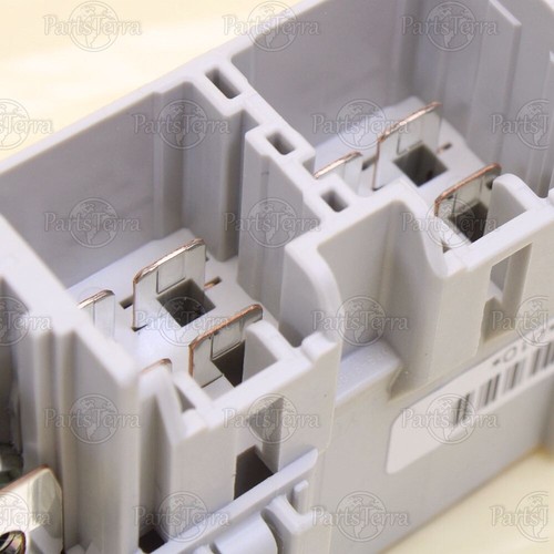 New Genuine OEM Toyota 2004 - 2023 HILUX Fusible Link Block Assembly 82620-71010 - Picture 7 of 8