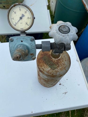 Carbon DioxideTank Empty With Gauge  - Picture 1 of 5