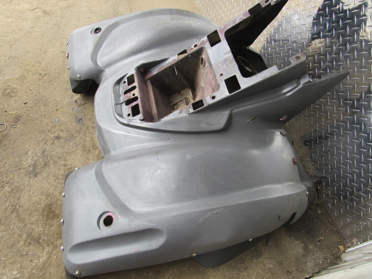 リヤフェンダー　RVF400？　VRF400？　カウル s-l1200.jpg