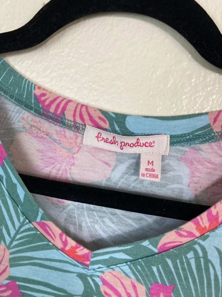 Top tropical de manga corta Fresh Produce para mujer talla mediana tropical hawaiano Foto 3 de 4