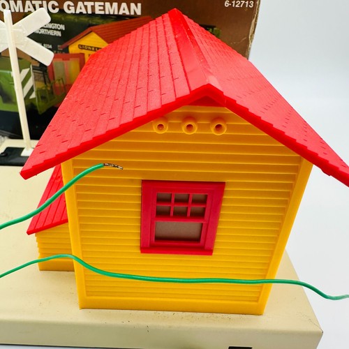 Vintage Lionel 12713 Operating Automatic Gateman Complete - Picture 11 of 18