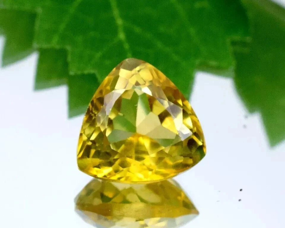 Piedra preciosa natural certificada Ceilán suelta de 16-17 quilates corte trillón de zafiro amarillo Foto 3 de 4