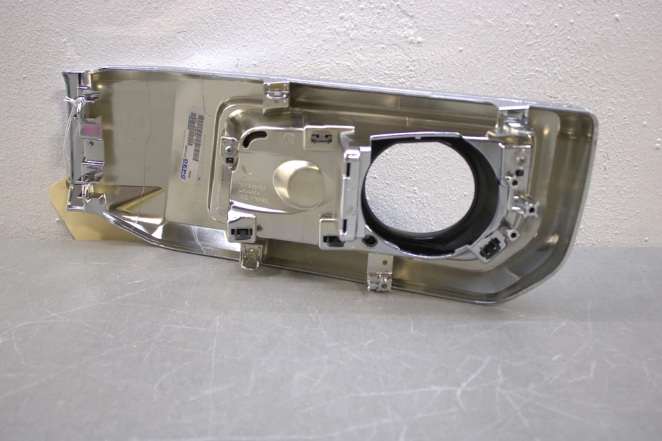 2014 2023 TOYOTA 4RUNNER RIGHT SIDE FOG LIGHT COVER Foto 4 de 4