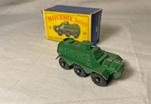 Lesney Matchbox Series No 54 Saracen PERSONNEL CARRIER green W/ Box