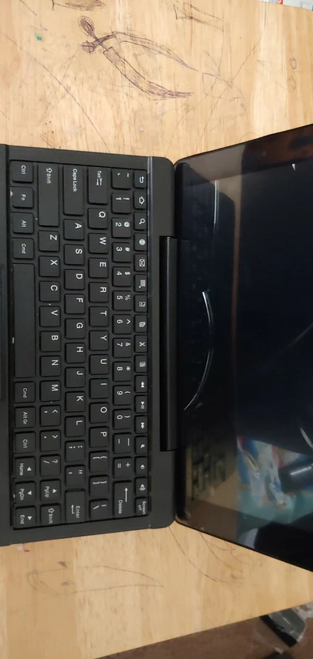 tablet portatil, pantalla rota solamente. Todo lo demás funciona. Carga y enciende. Foto 2 de 3