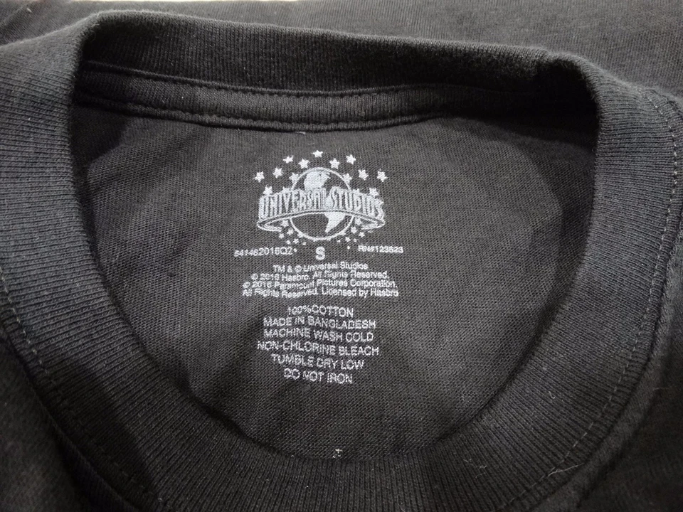 UNIVERSAL STUDIOS TRANSFORMERS SM T-SHIRT, AUTOBOT DRIFT TOY, KEYCHAIN, & LANYAR - Image 4 of 4