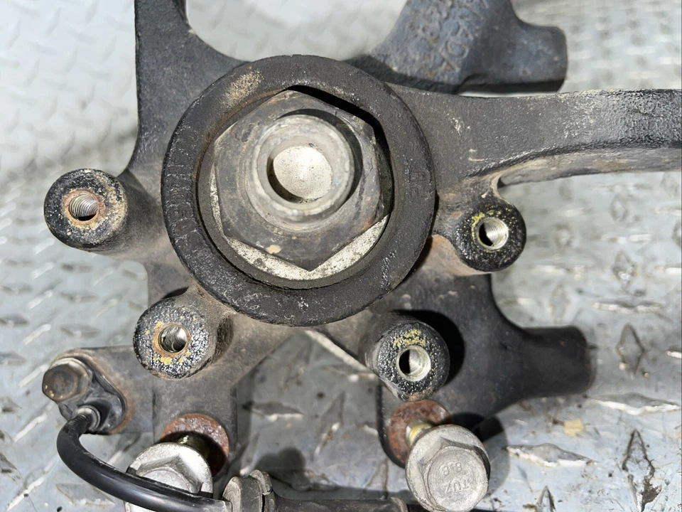 2008 Can-Am Spyder GS 990 передний левый поворотный кулак шпиндель кронштейн ступица OEM - Изображение 4 из 4