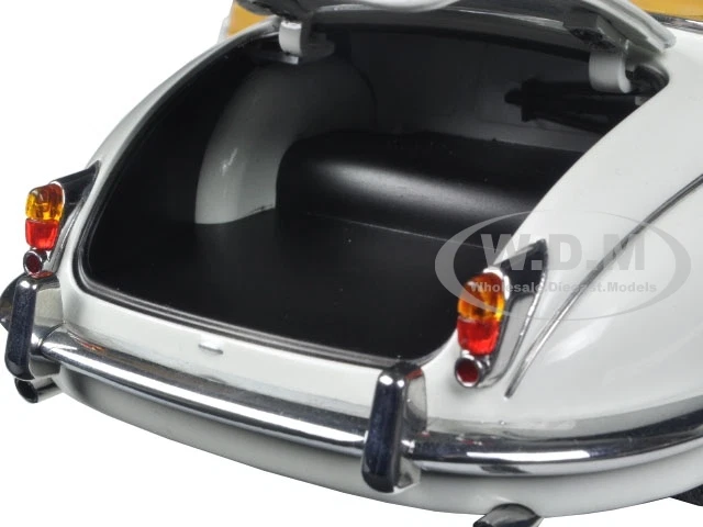 1967 DAIMLER V8-250 ENGLISH WHITE LHD 1/18 DIECAST MODEL CAR BY PARAGON 98313 - Image 3 of 4