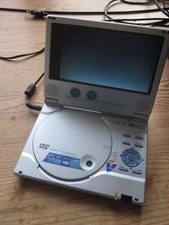 portabler DVD Player mit Display, leider wohl zu lange gelagert ...
