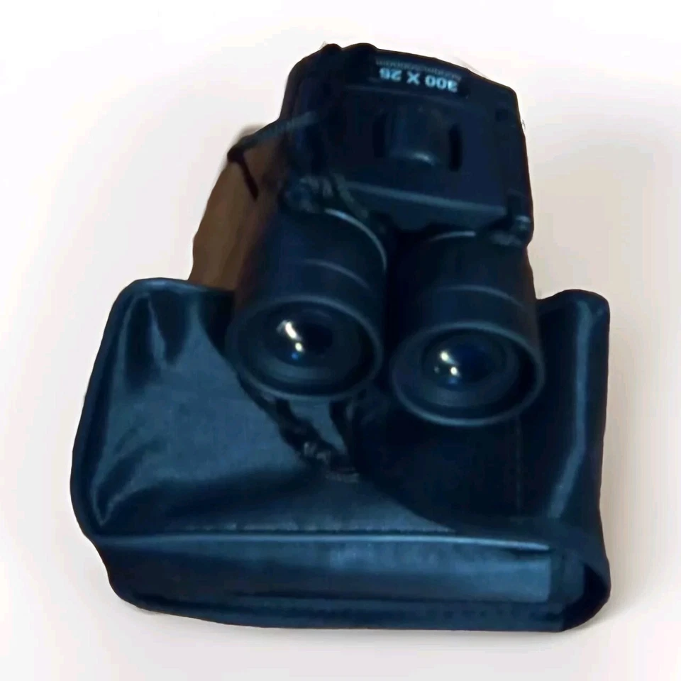 Folding Roof Prism Binoculars With Case - Image 4 of 4