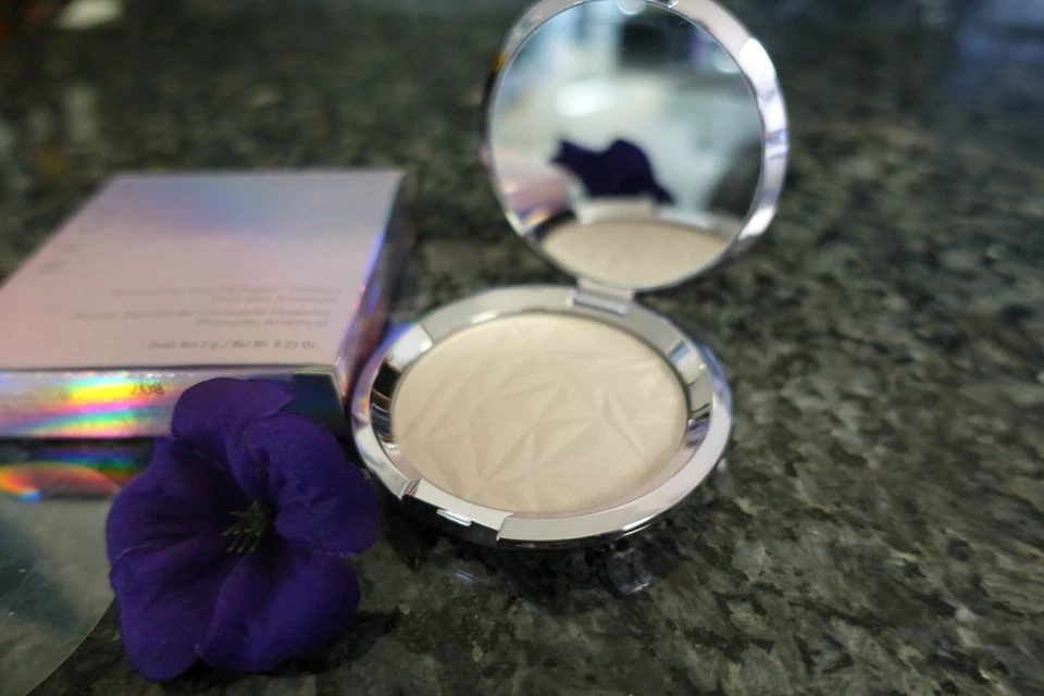 Becca 闪亮皮肤完美压棱镜紫水晶全新带盒 0.25 盎司 — 第 4/4 张图片