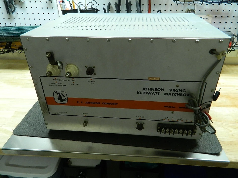 Sintonizador de antena E. F. JOHNSON VIKING KILOVATIOS MATCH BOX 250-30-3 Foto 3 de 4