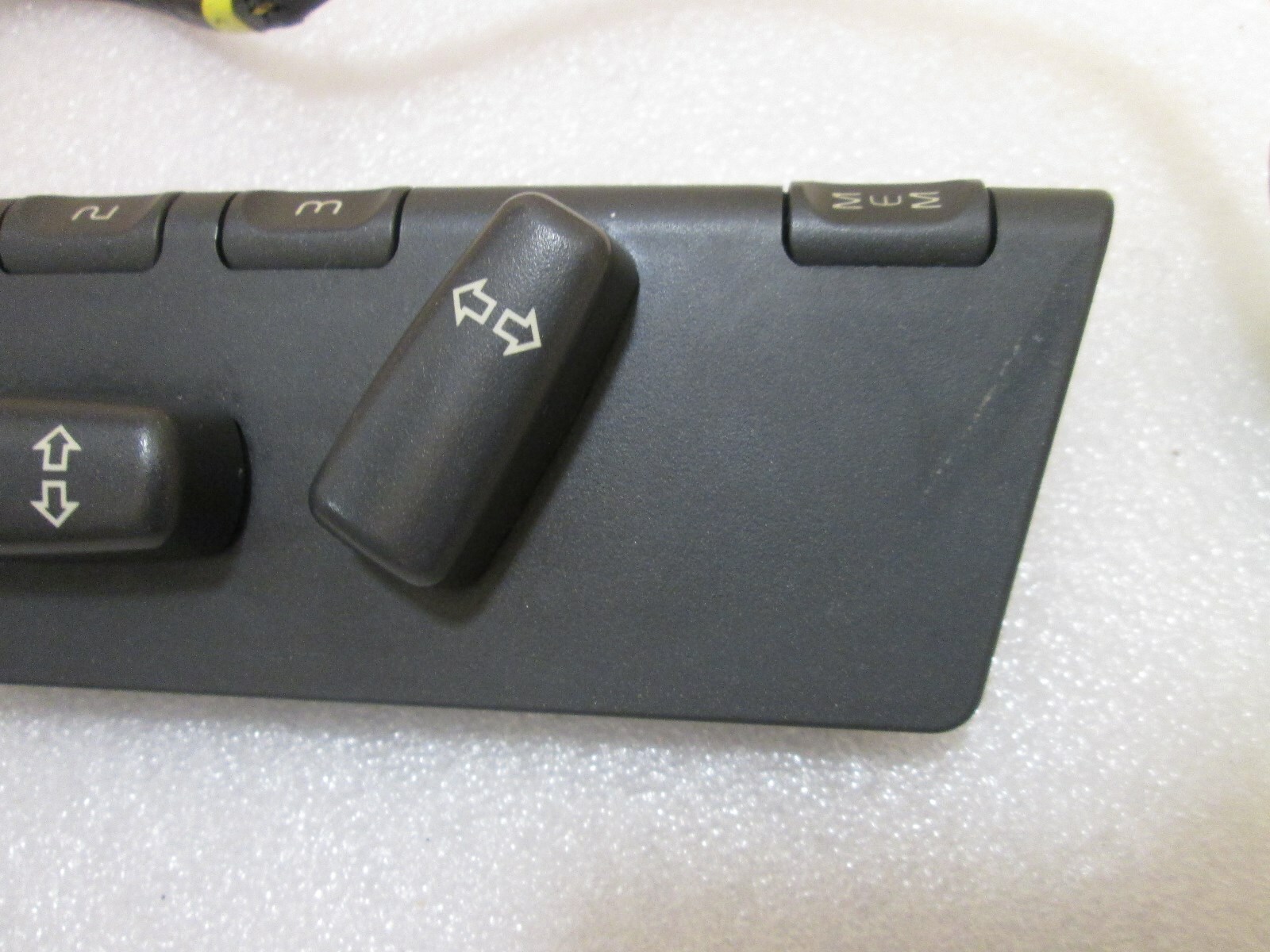 VOLVO XC90 S60 LEFT Front DRIVERS Seat Control Switch Part 39980252