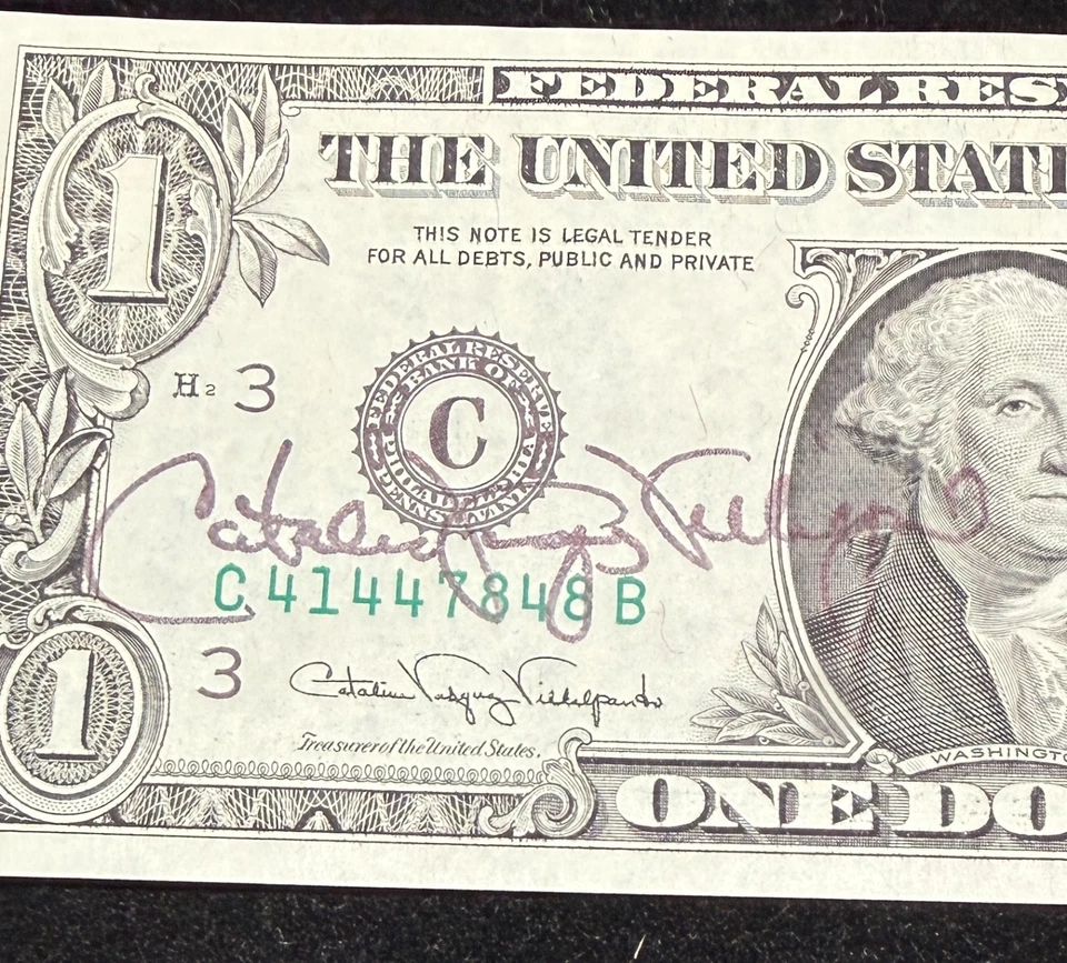 SERIES 1988A $1 SIGNED BY  CONTROVERSIAL TREASURER CATALINA VASQUEZ VILLALPANDO! - Image 3 of 4