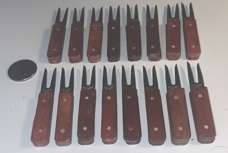 16 Vintage •STAINLESS STEEL TAIWAN•WOOD Corn on the Cob Holders/Appetizer Forks