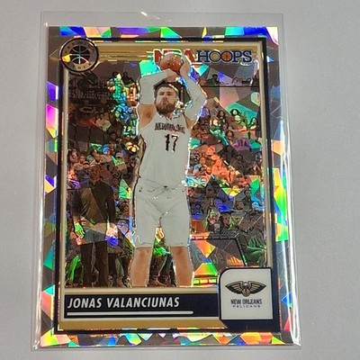 2023-24 Panini Hoops Premium Stock Jonas Valanciunas #112 Cracked Ice (Toploader