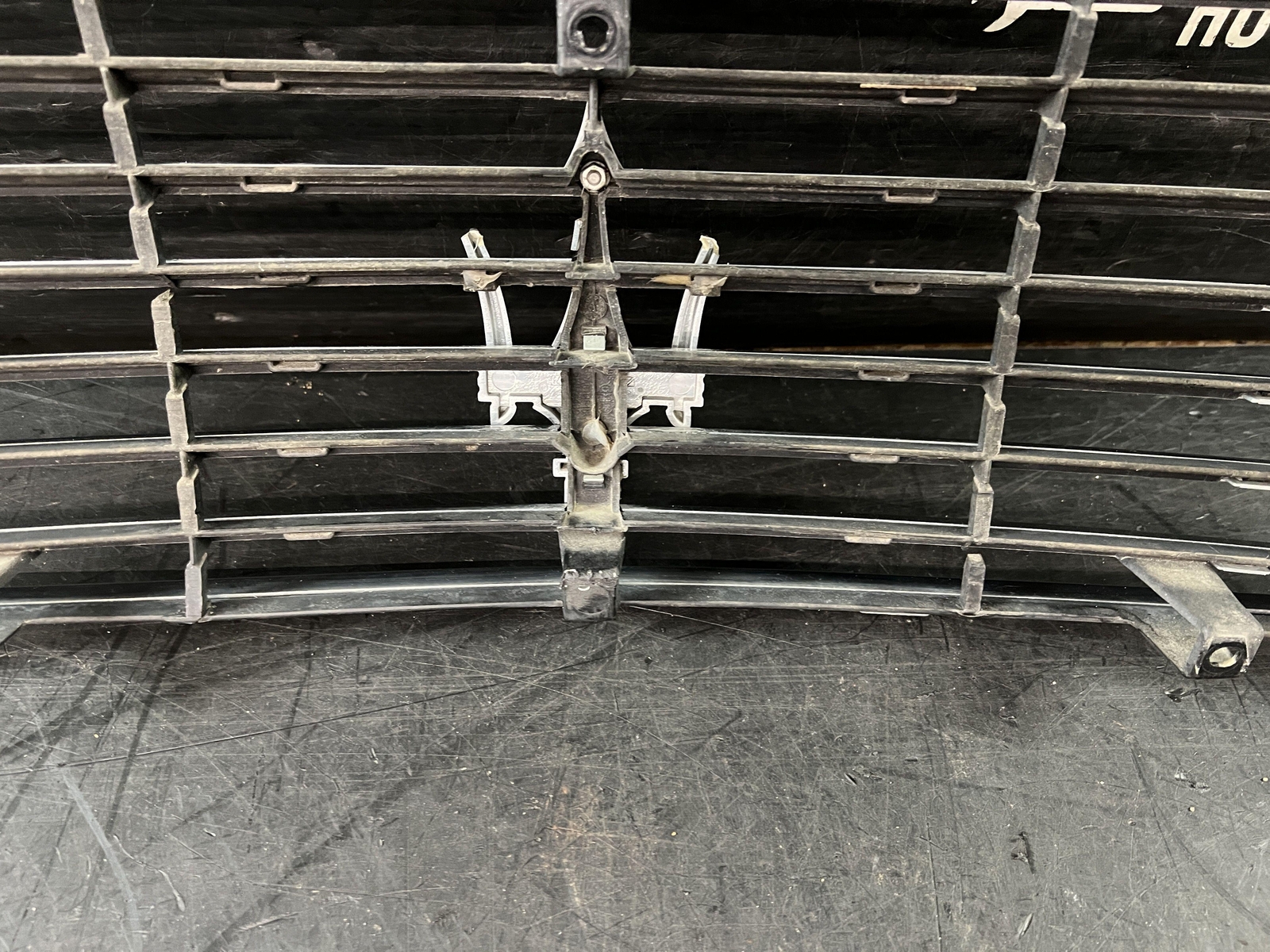03-08 MASERATI QUATTROPORT FRONT UPPER CHROME GRILL GRILLE