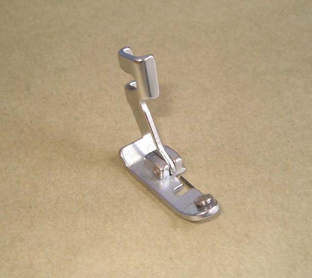 Vintage SINGER Sewing Machine 160625 Edge Stitch Attachment Foot for