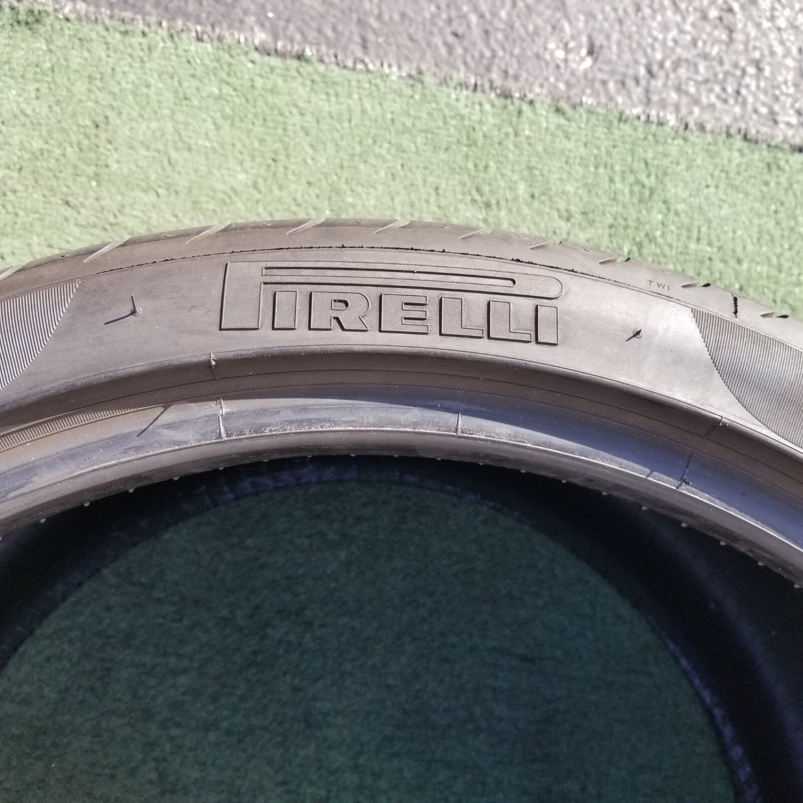 355/25R21 Pirelli P Zero Tire 355/25ZR-21 L Lamborghini Aventador 6/32 70% Tread