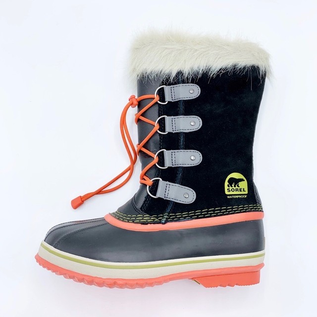 black sorel boots with fur