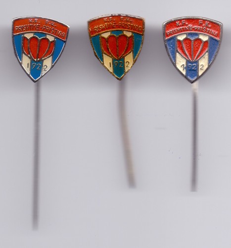 Insigne épinglette Vintage - Yougoslavie - Chanteuse Folk Nada Obric