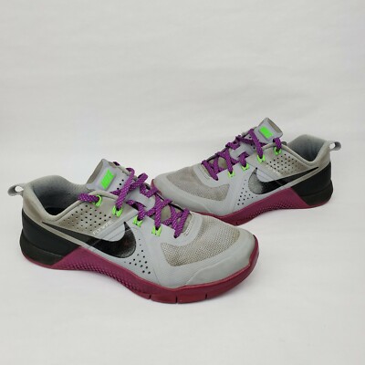Nike Womens Sz 7 Metcon Flywire Grey/Vivid Purple/Black 813101-005 Running Shoes