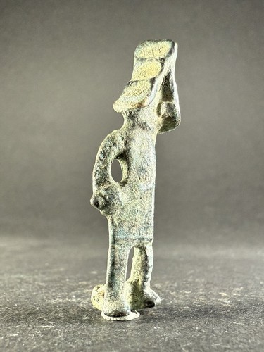 ANCIENT ROMAN BRONZE FIBULA IN THE FORM OF A GLADIATOR IN BATTLE - CIRCA 100BC - Foto 2 di 7