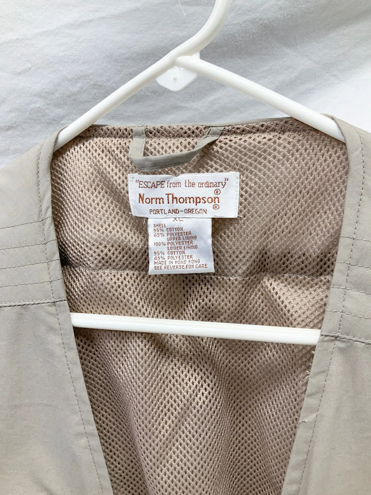 Norm Thompson Mens XL Fishing Vest Beige / Khaki 9 Pockets - product detail image 3