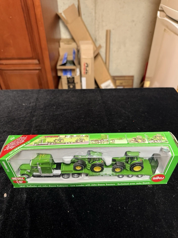 siku 1837, Low Loader with 2 John Deere Tractors, 1:87, Metal/Plastic, Green - Image 2 of 4