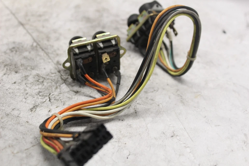 CARENADO INTERIOR TAPA ARNÉS DE CABLES CONJUNTO CON CRUCERO 70279-96 1997 ELECTRAGLIDE FLHTC-I Foto 4 de 4