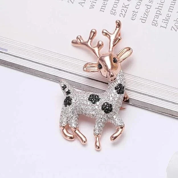 Broche prendedor redondo de oro rosa de 14 k con dije de ciervo y diamante negro simulado de 2 quilates Foto 2 de 4