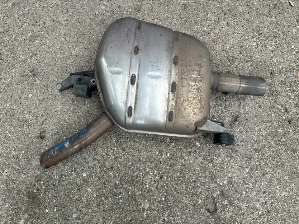 Silenciador de escape trasero BMW 535i GT P30843 2010-2013 TRACCIÓN TRASERA 3,0 L lado del pasajero OEM Foto 4 de 4