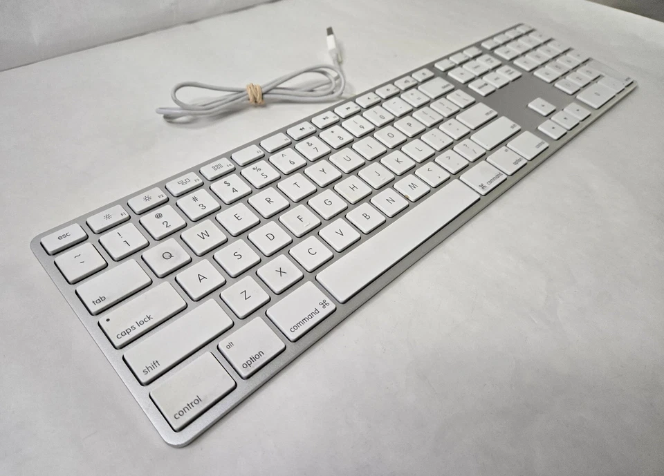 OEM Apple Wired Keyboard A1243 Aluminum White Tested EMC 2171 - Image 2 of 4