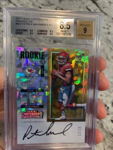 2017 Panini Contenders Patrick Mahomes CRACKED ICE/25 Rookie Auto RC BGS 8.5