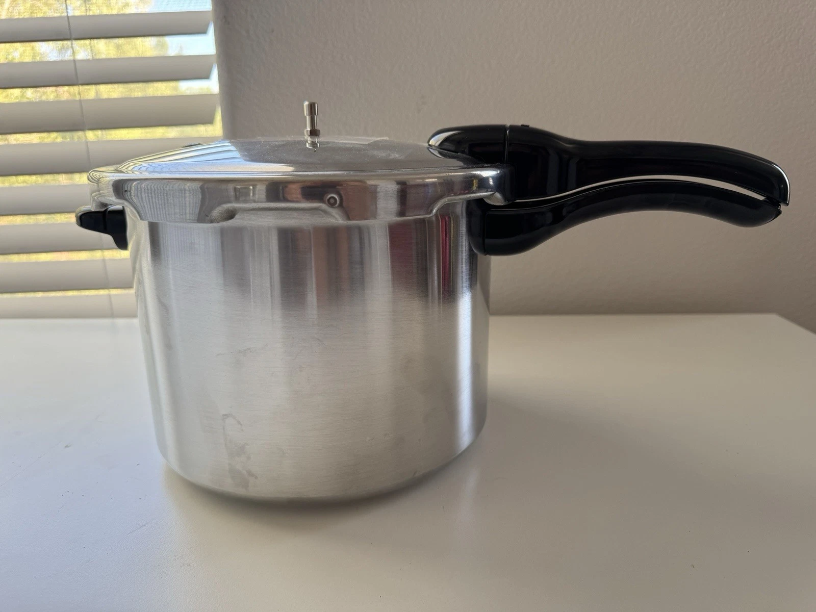 Presto 6-Qt Aluminum Pressure Cooker 0126407 w/ Lid, Rack, Regulator
