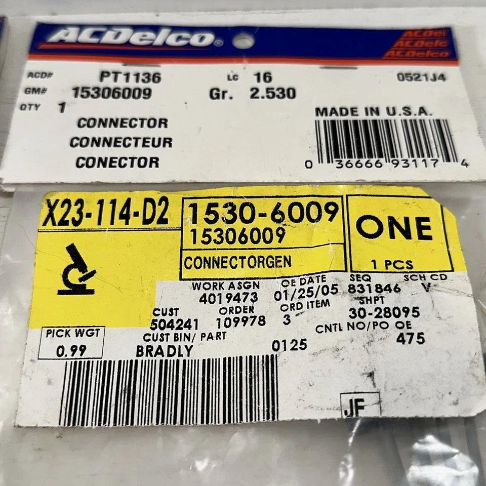 New OEM GM 15306009 1991-2009 Connector, HEADLIGHT WIRING HARNESS 4 Pin Lot Of 2 - Image 3 of 4