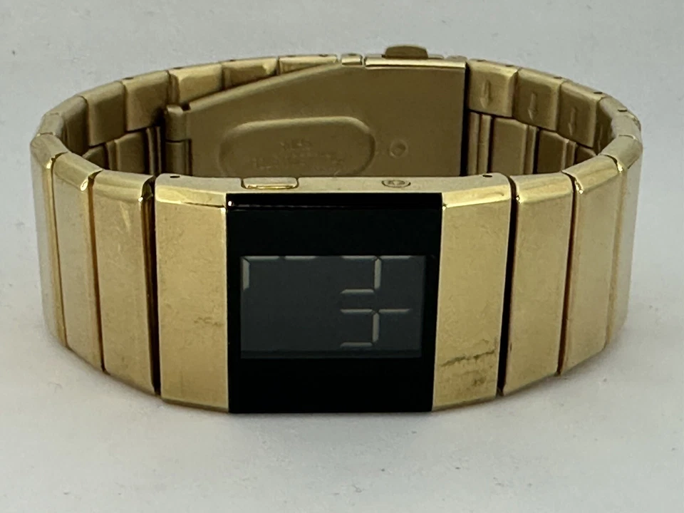 Reloj Dakota Digital LCD Mujer Nueva Batería Tono Dorado 23MM 6.75" Y Foto 2 de 4