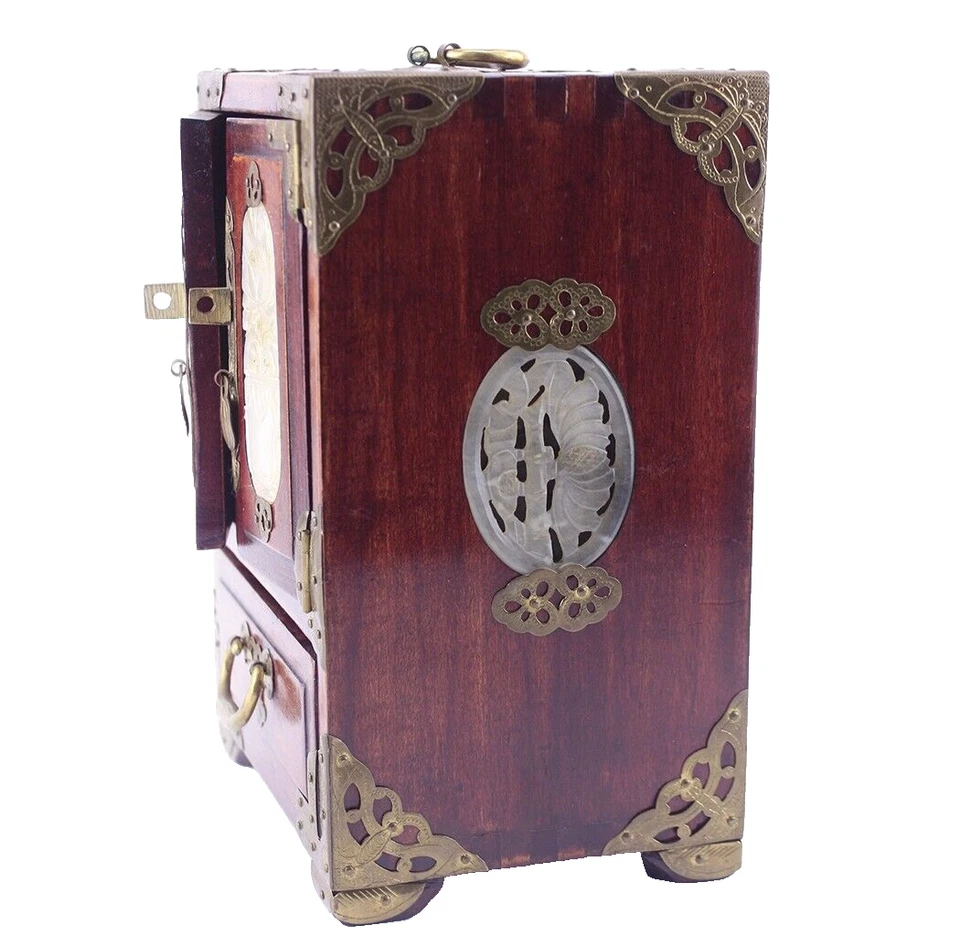 Joyero asiático de madera con nácar y herrajes de latón Foto 3 de 4